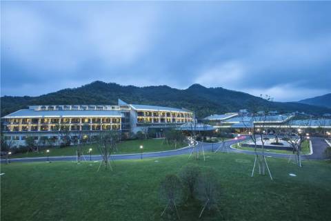 宁波东钱湖华侨豪生大酒店(二灵山温泉) 高级大床房 2 晚(连住) + 早餐 2 份/天 1099元