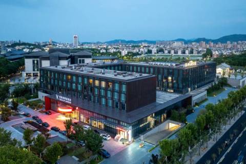 绍兴雷迪森维嘉文理学院酒店 高级双床房-全屋智能客控+超清电视投屏 2 晚(连住) + 早餐 2 份/天 558元