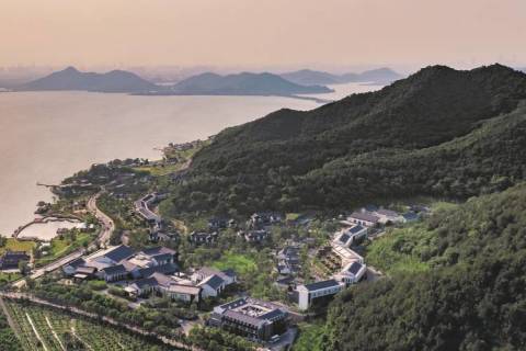 宁波东钱湖康得思酒店 豪华园景大床房 2 晚(连住) + 早餐 2 份/天 2099元