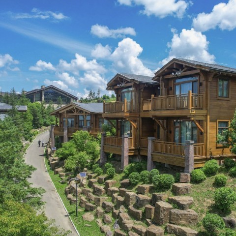 长白山鲁能胜地瑞士酒店度假村2晚,端午/暑期/周末通通可用! 单张券后低至每晚500元! 长白山鲁能胜地瑞士酒店度假村2晚,端午/暑期/周末通通可用! 单张券后低至每晚500元!