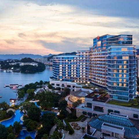 千岛湖C位，一线湖景！绿城千岛湖喜来登度假酒店 豪华湖景房1-2晚套餐（部分享儿童乐园+在店旅拍） 988元起/晚