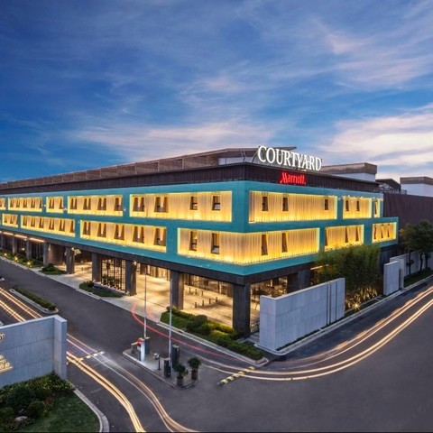 迪士尼周边品质选择，含市区接送！上海国际旅游度假区万怡酒店 多种房型1-2晚 999元起/2晚（另有1晚套餐可选）