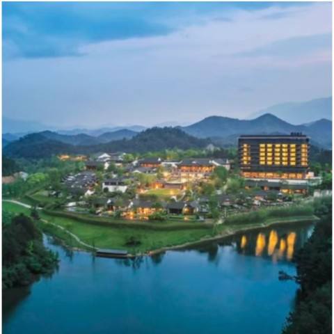 安吉地区天花板，入眼皆画的中式园林！安吉悦榕庄园景/山景房/庭院别墅2晚连住套餐（含2大1小早餐+旅拍等） 2999元起/2晚