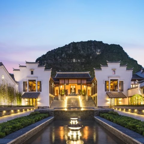 阳朔悦榕庄心静轩别墅2晚连住（含双早+旅拍+民族服饰打卡） 3999元/2晚
