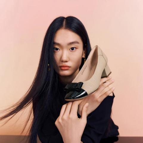 千百度 女款复古方头时装鞋 A23187251
