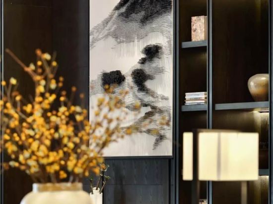 华里酒店(深圳前海大新地铁站店)