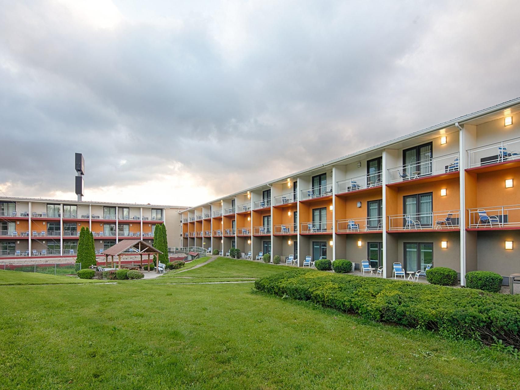Cburg Inn & Suites