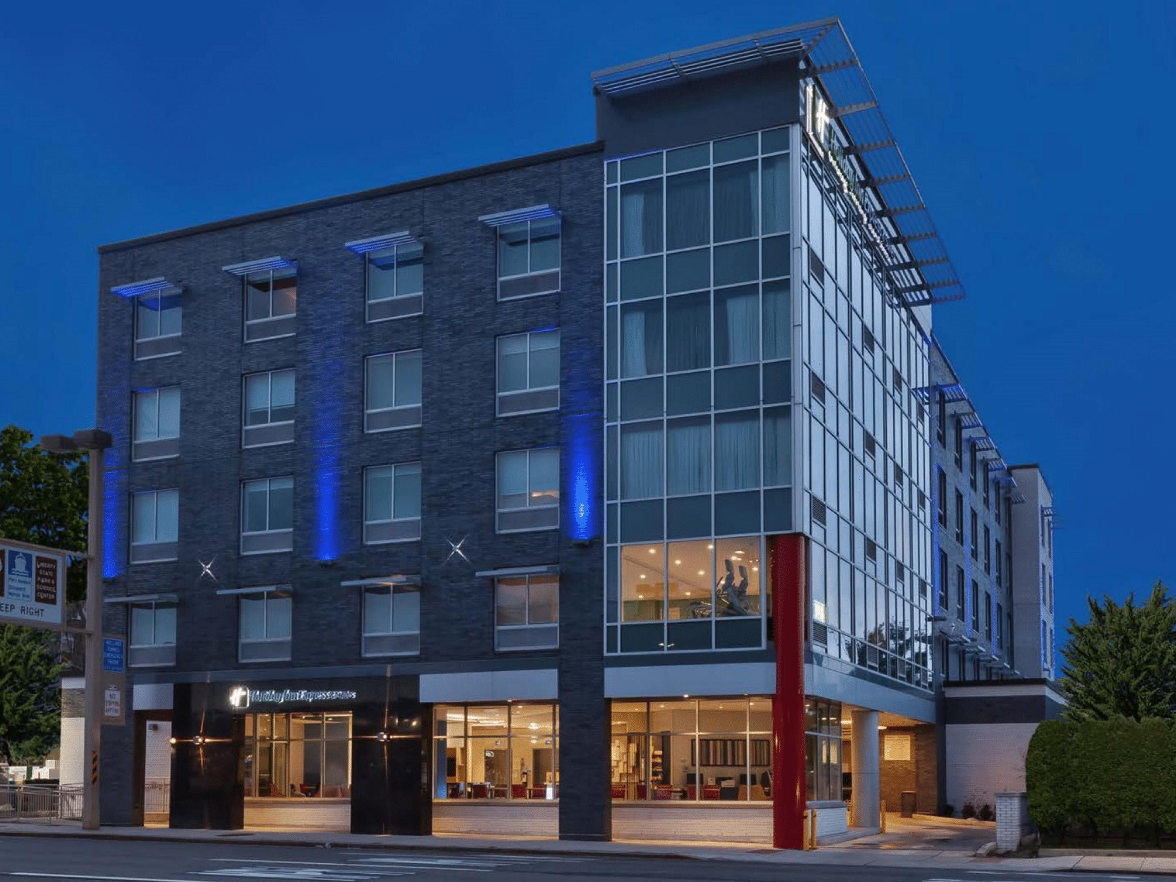 Holiday Inn Express & Suites Jersey City - Holland Tunnel