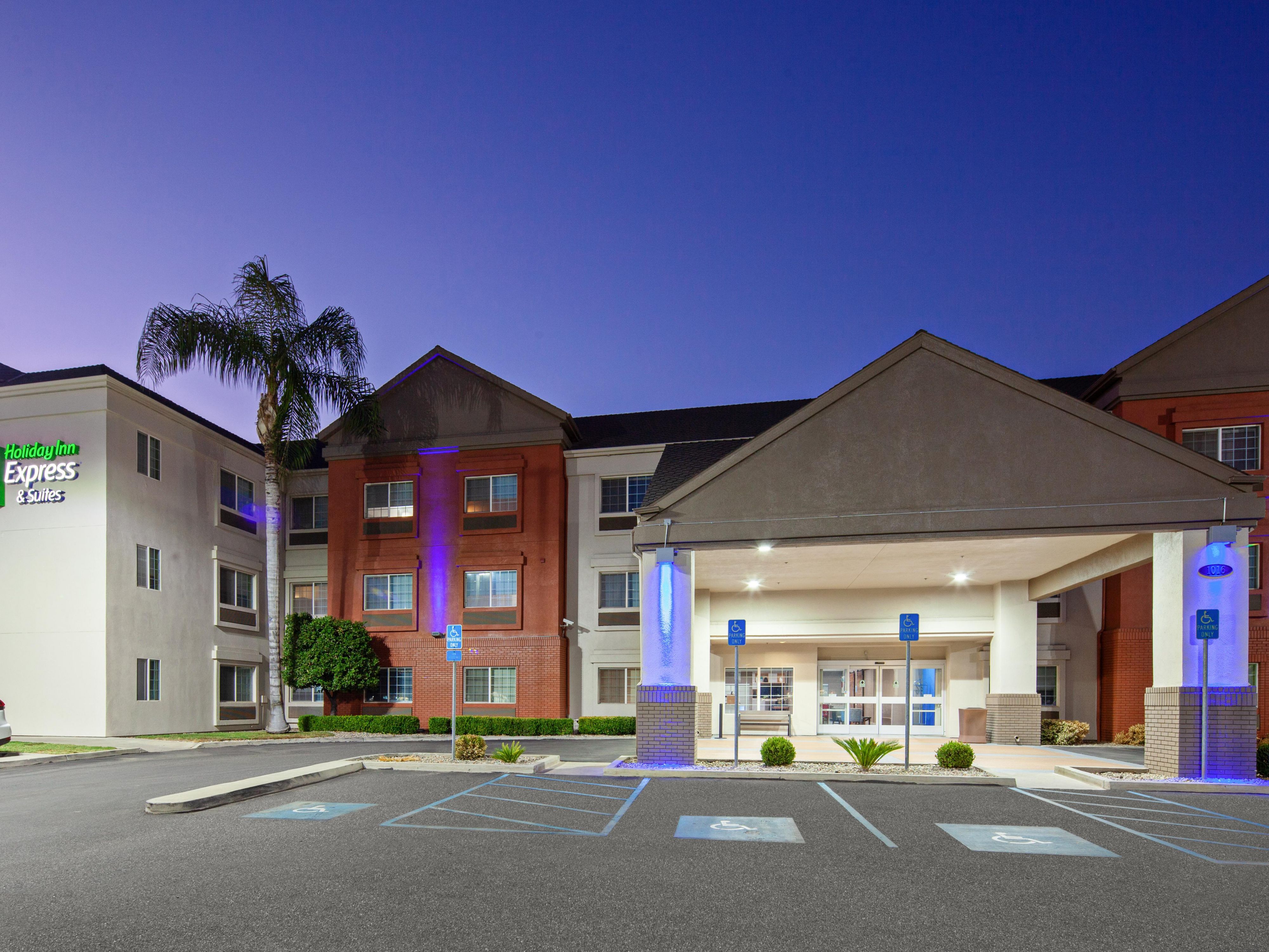 Holiday Inn Express & Suites Tulare