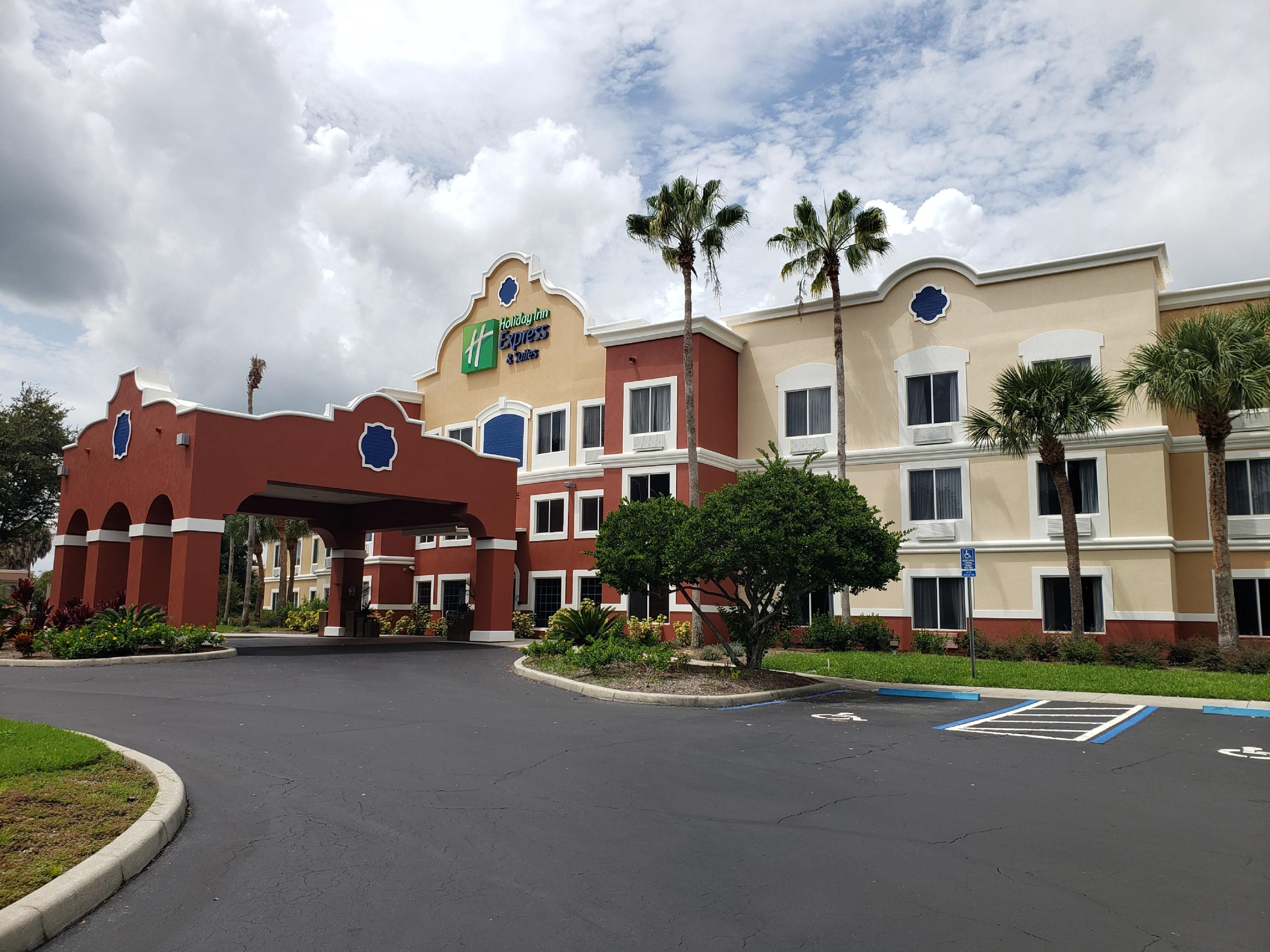 Holiday Inn Express & Suites 村